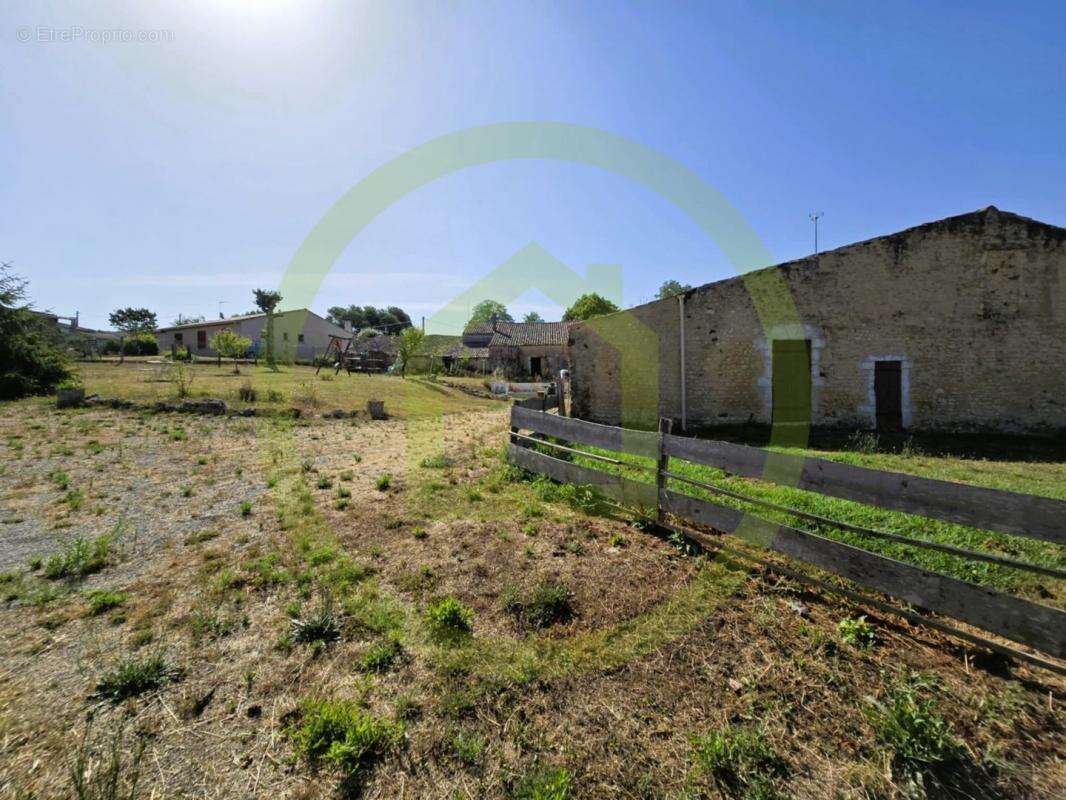 Maison à SAINT-BONNET-SUR-GIRONDE