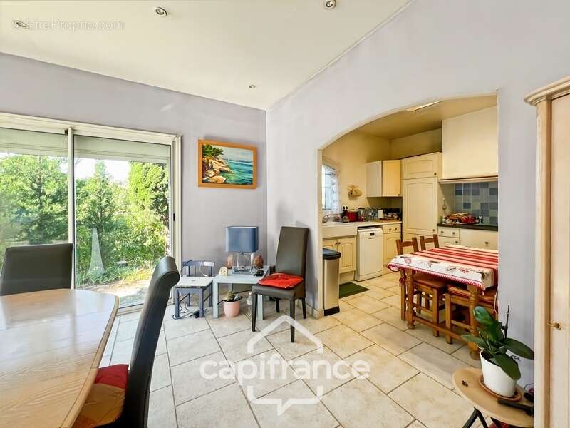 Maison à vendre 6 pièces HYERES (83) - Charme de l'ancien - 4 chambres - 200m2 habitables - Piscine - possibilité 2 appartements - photo 30