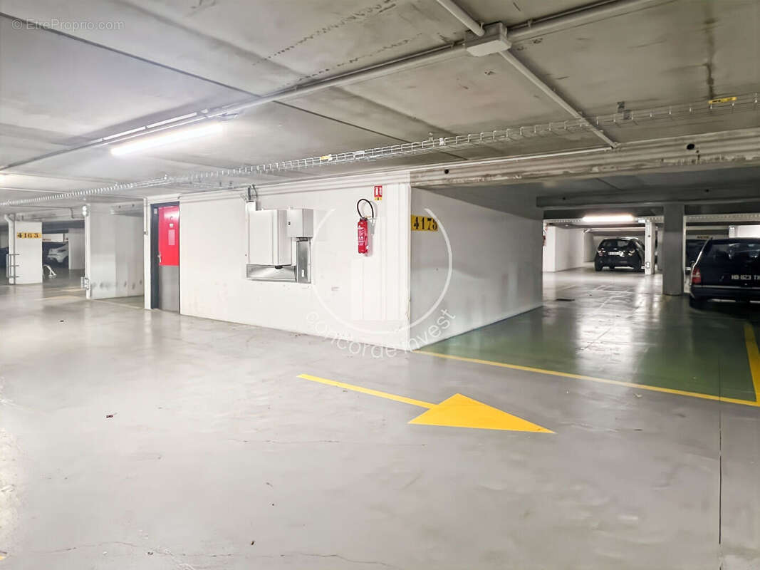 Parking à COURBEVOIE