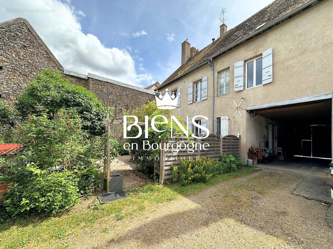 Maison à COUCHES