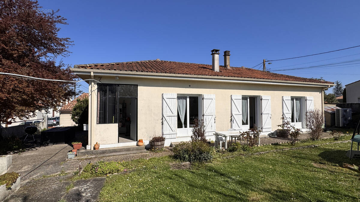 Maison à BARBEZIEUX-SAINT-HILAIRE