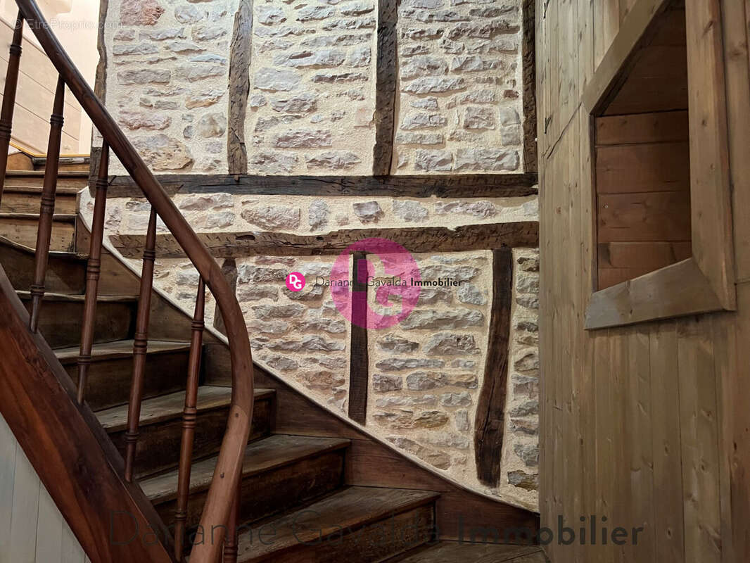 Appartement 220 m² à Assier  - photo 3