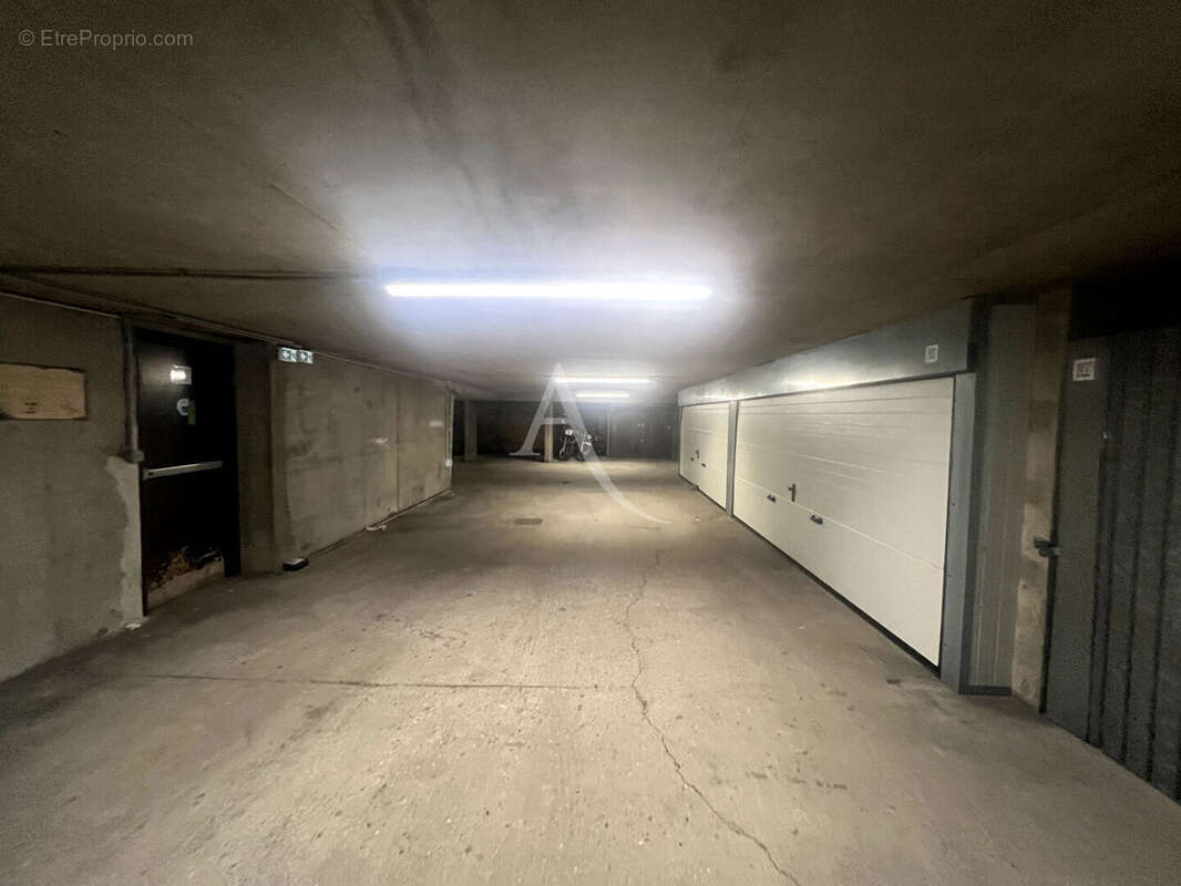 Parking à PARIS-10E