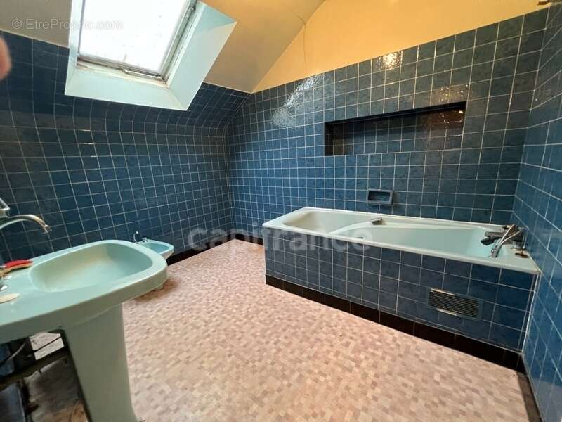 Maison à SAINT-ETIENNE-DU-GUE-DE-L&#039;ISLE