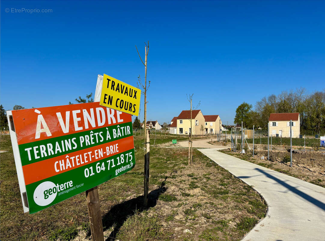Terrain à LE CHATELET-EN-BRIE