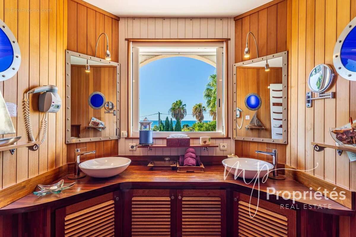 Maison à CARQUEIRANNE