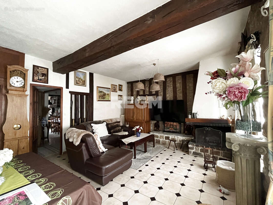 Maison à LA CHAPELLE-LA-REINE