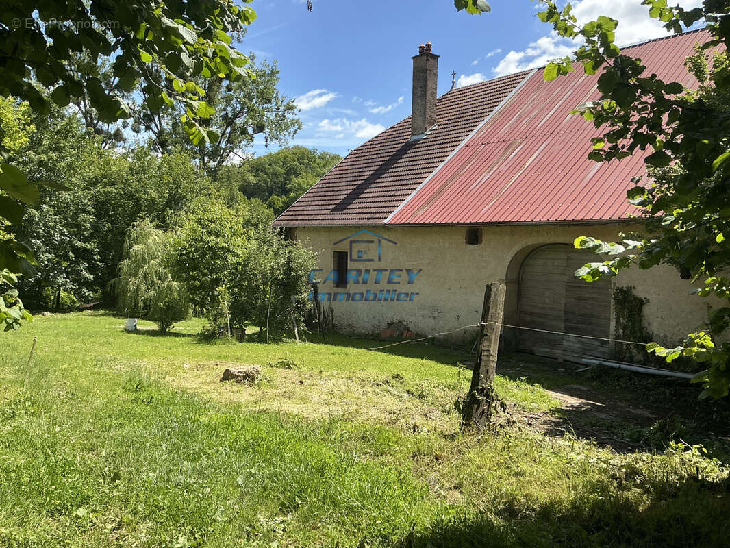 Domaine compose d'une maison d'habitation, 3 appartements, dependance, sur terrain de 38690m2 - photo 21
