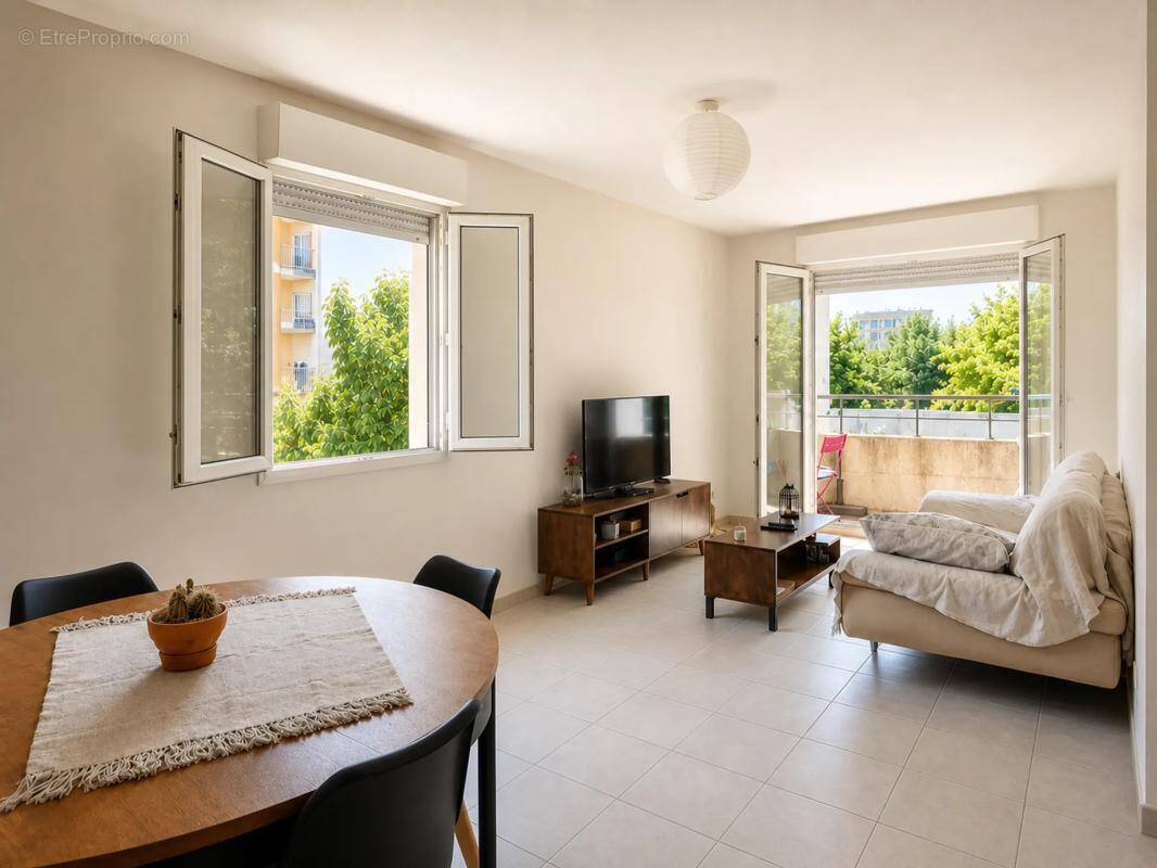 Appartement à BAGNOLS-SUR-CEZE
