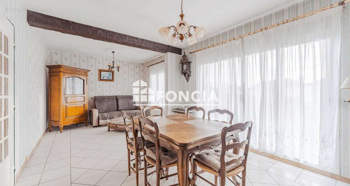 Maison à SAINT-CYR-SUR-LOIRE