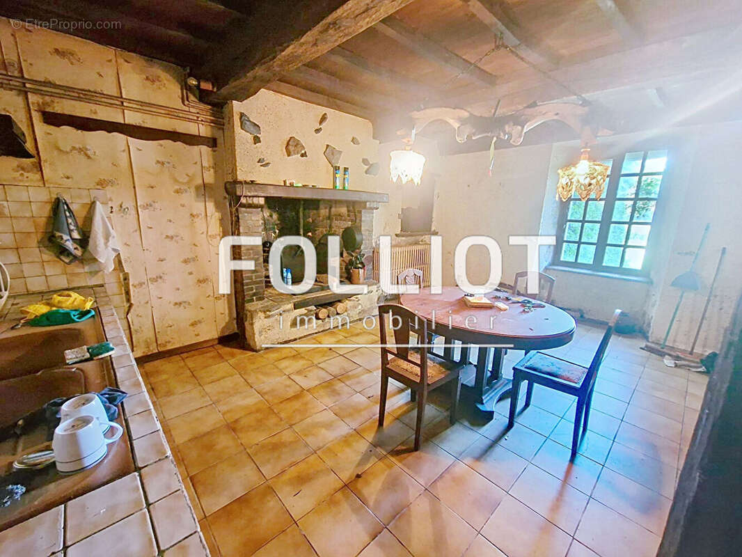 Maison à FEUGERES