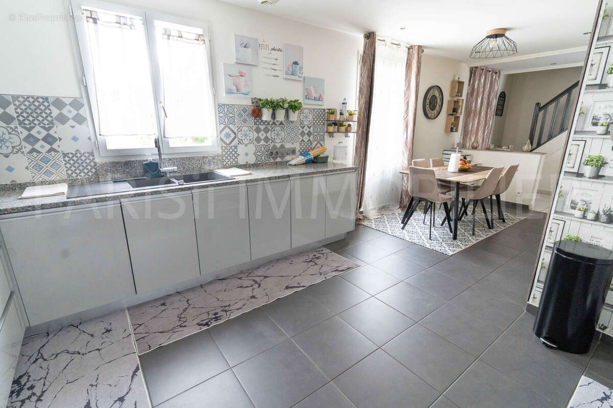 Maison - 6 pièces - 145m2 - Franconville - photo 9