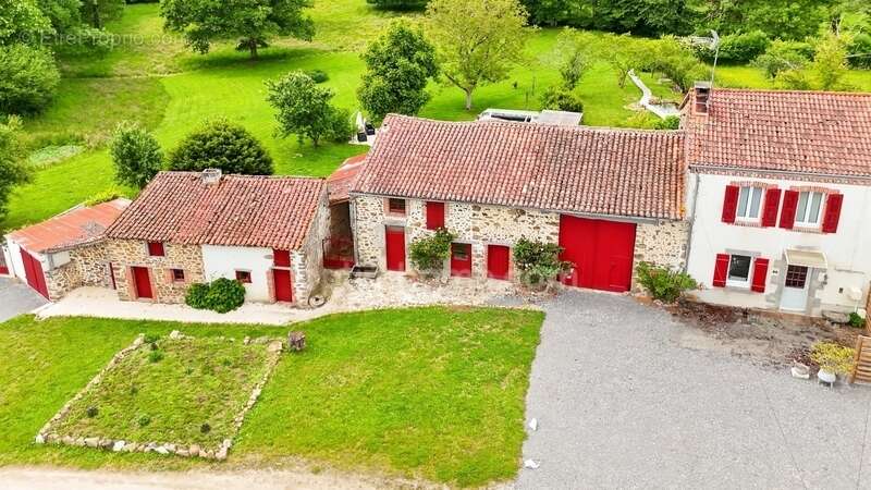 Maison à MAGNAC-LAVAL