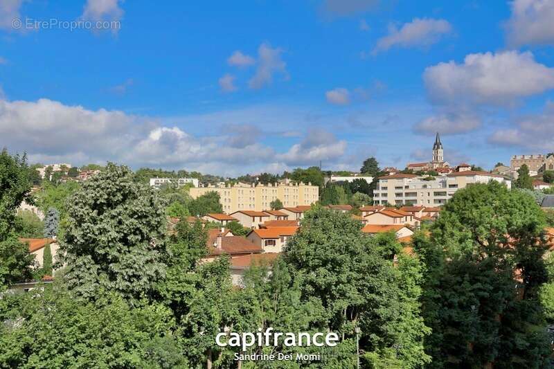 Appartement à SAINT-GENIS-LAVAL