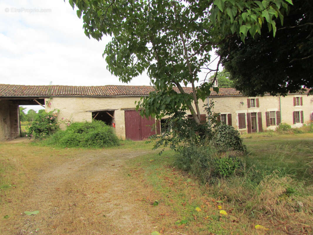 Maison à LONGRE
