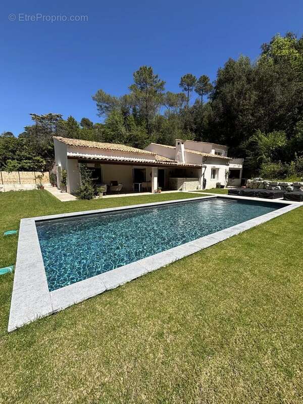 VENDU Domaine Les Hauts de Saint Paul - Villa provençale, 5 chambres, piscine. - photo 30