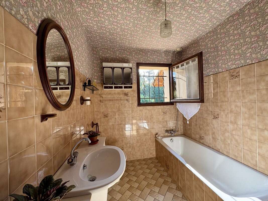 Maison à SAINT-DIDIER-DE-LA-TOUR