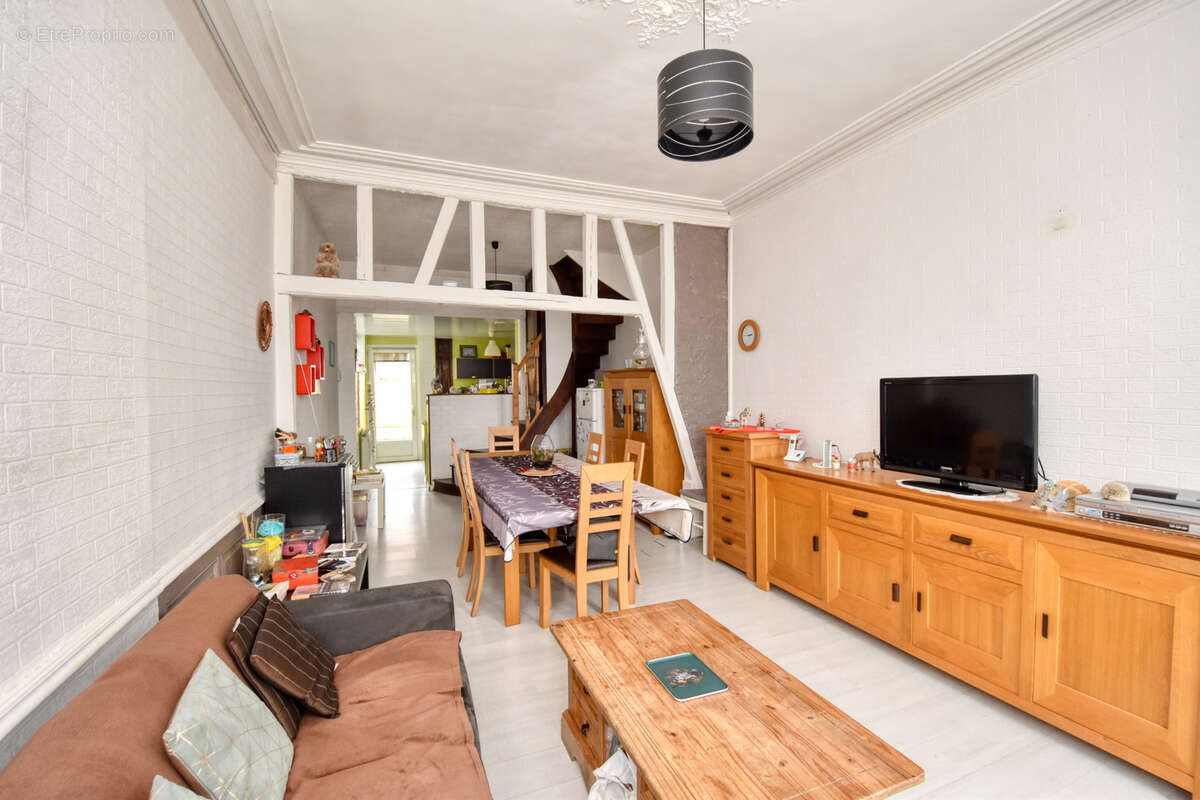 Maison à VIGNACOURT