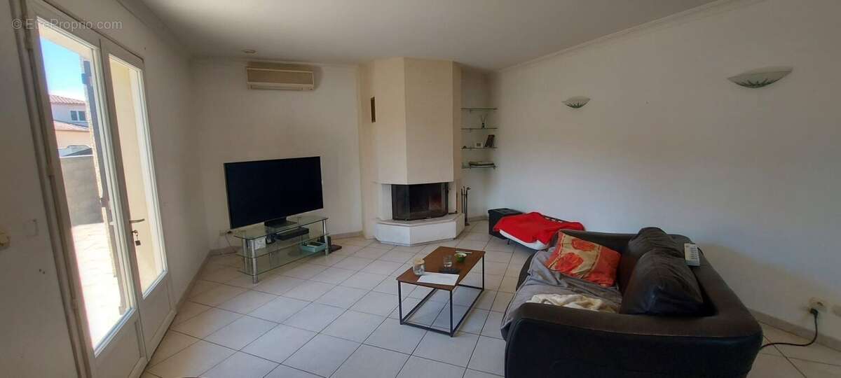 Villa de type T5 au Grau d'agde de 121m² environ sur une parcelle de 1 000m² environ. - photo 3