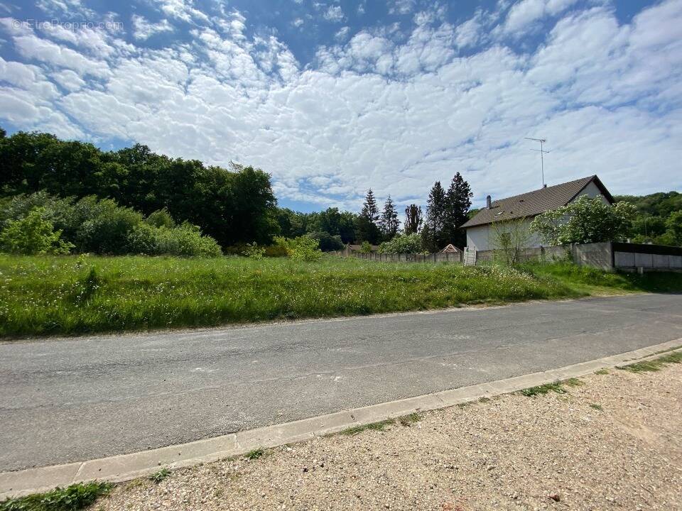 Terrain à DROUE-SUR-DROUETTE