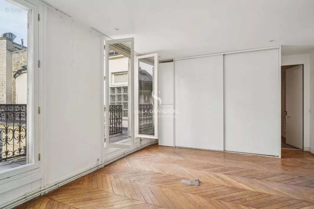 Appartement à PARIS-8E