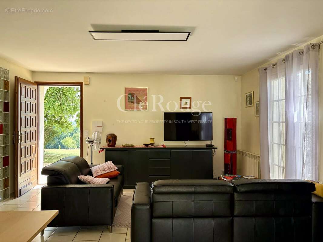Proche de Tombebœuf – Superbe propriété de 6 chambres avec vues panoramiques, piscine et logement indépendant - photo 17