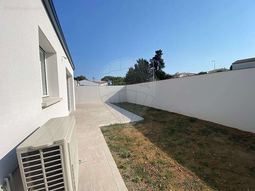 Maison à VAUX-SUR-MER