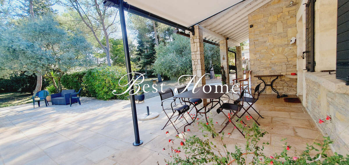 Proche des Hauts de Nîmes, Villa de charme type  4 sur 3000 m2 de terrain  avec piscine, pool house, et garage - photo 10
