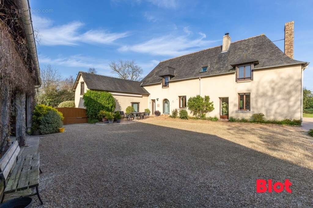Maison à NOYAL-CHATILLON-SUR-SEICHE