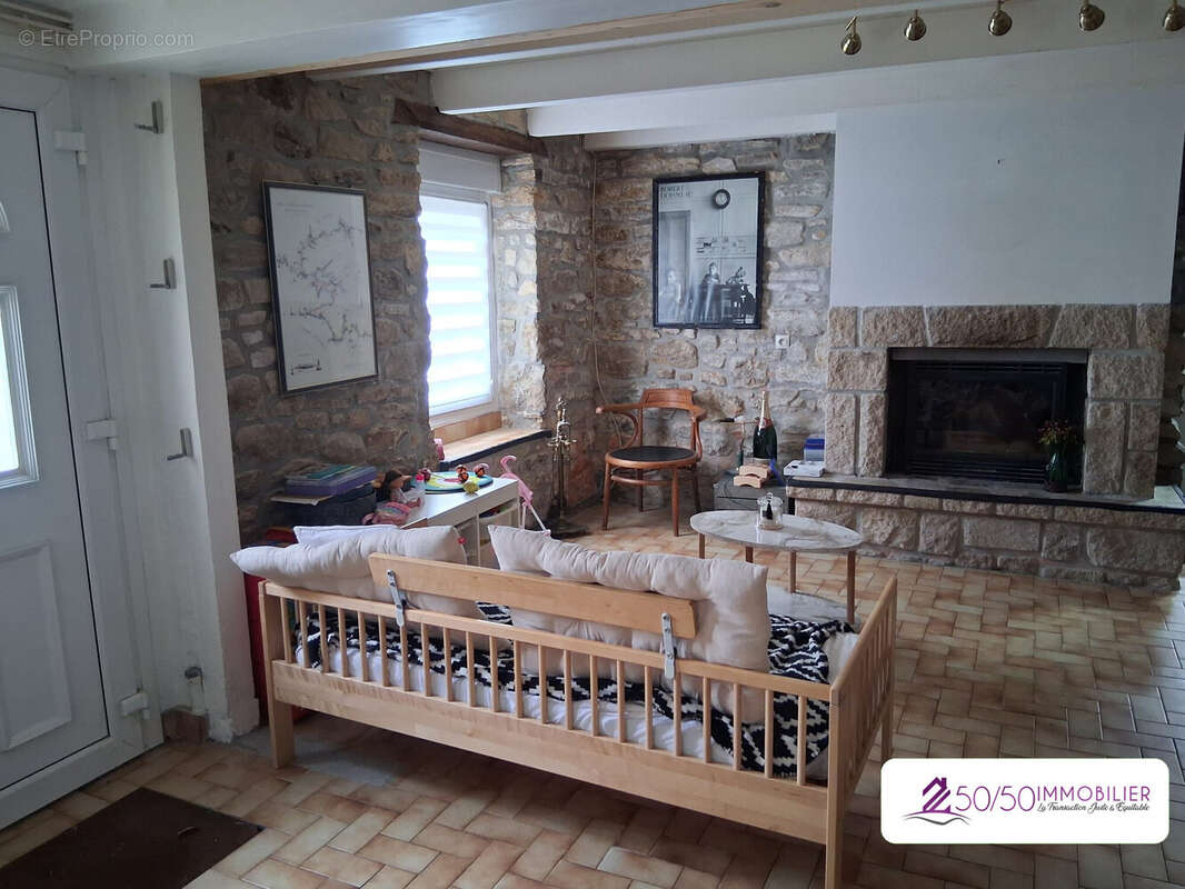 Maison à SAINT-FREGANT