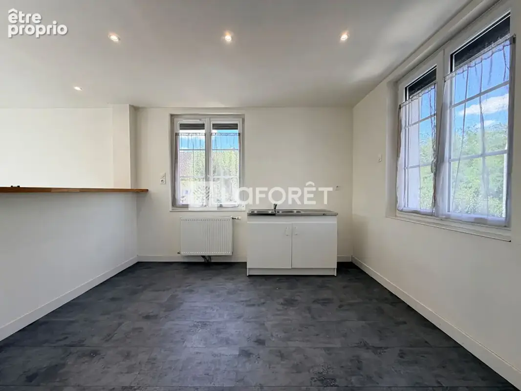Maison rénovée de 115 m², 4 chambres, sous-sol total et jardin arboré - photo 6