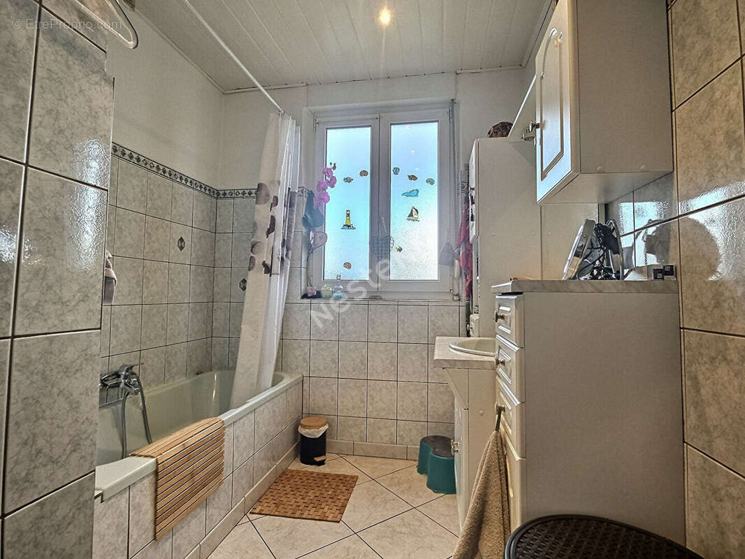 Maison Forbach - 3 Chambres - 137 m2 - Rue calme - proche commodités - Terrain 6,01 ares - photo 6