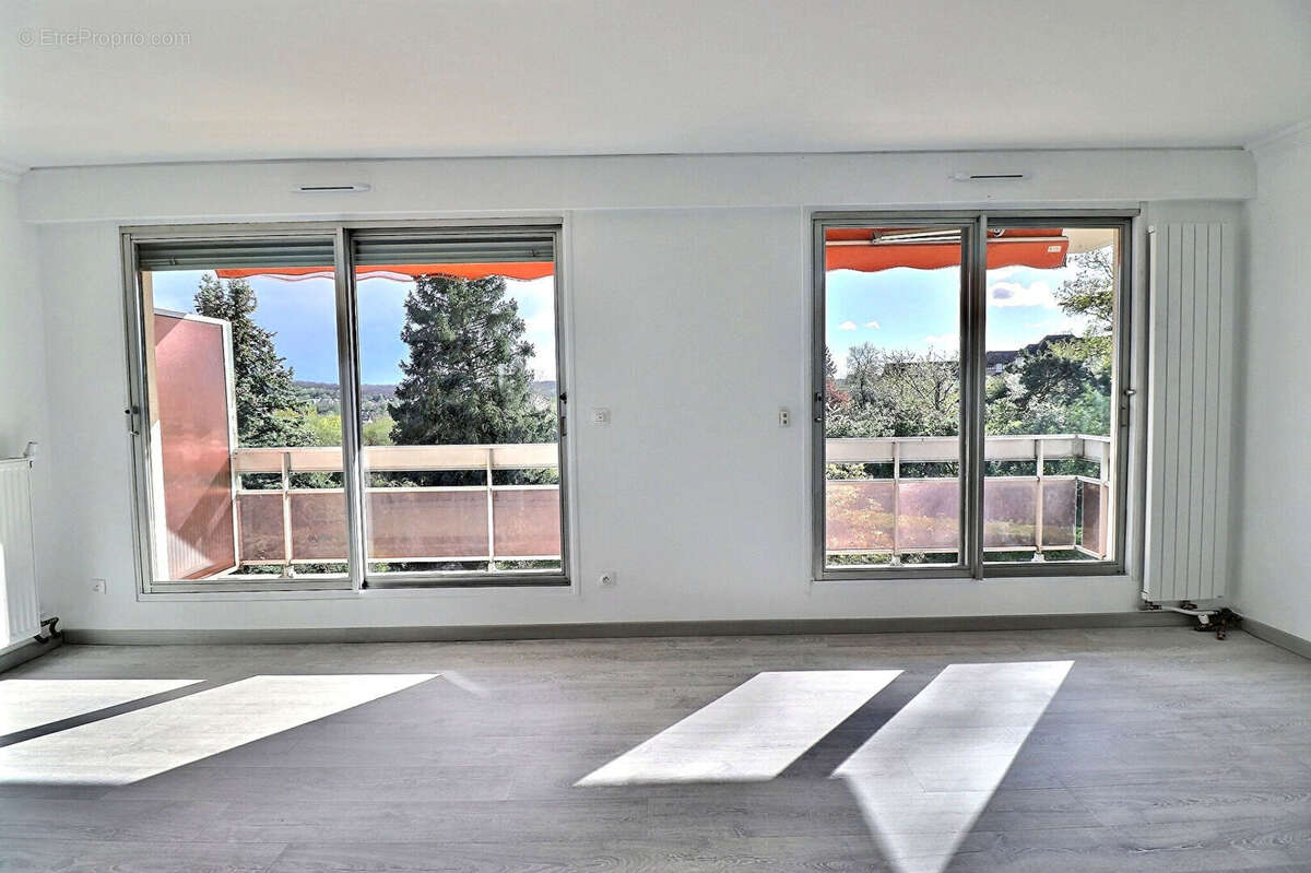 Appartement à MAREIL-MARLY