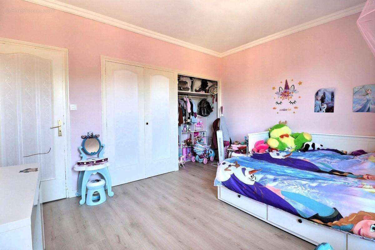 Appartement à CHENOVE