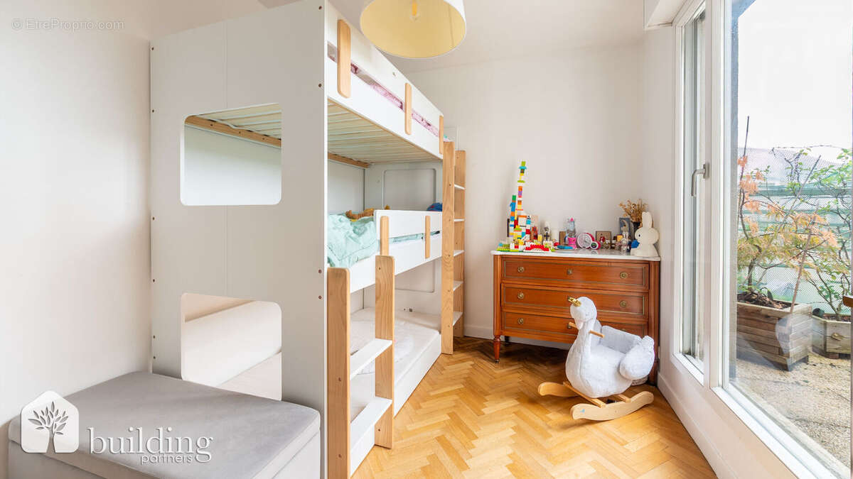 Appartement à COURBEVOIE