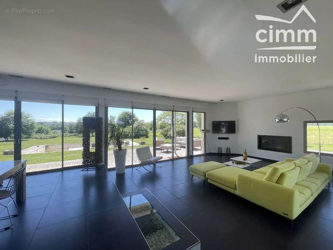 POUCHARRAMET —Villa d'architecte – 160 m² – Piscine – Parc de 3 500 m² – Vue campagne, lac et Pyrénées - photo 9