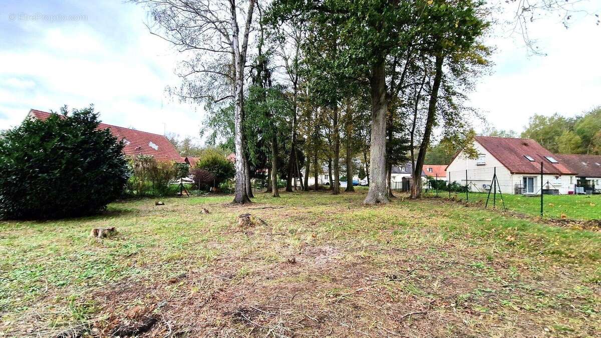 Il est entièrement borné et l'étude de sol est réalisé - Terrain à MONS-EN-LAONNOIS