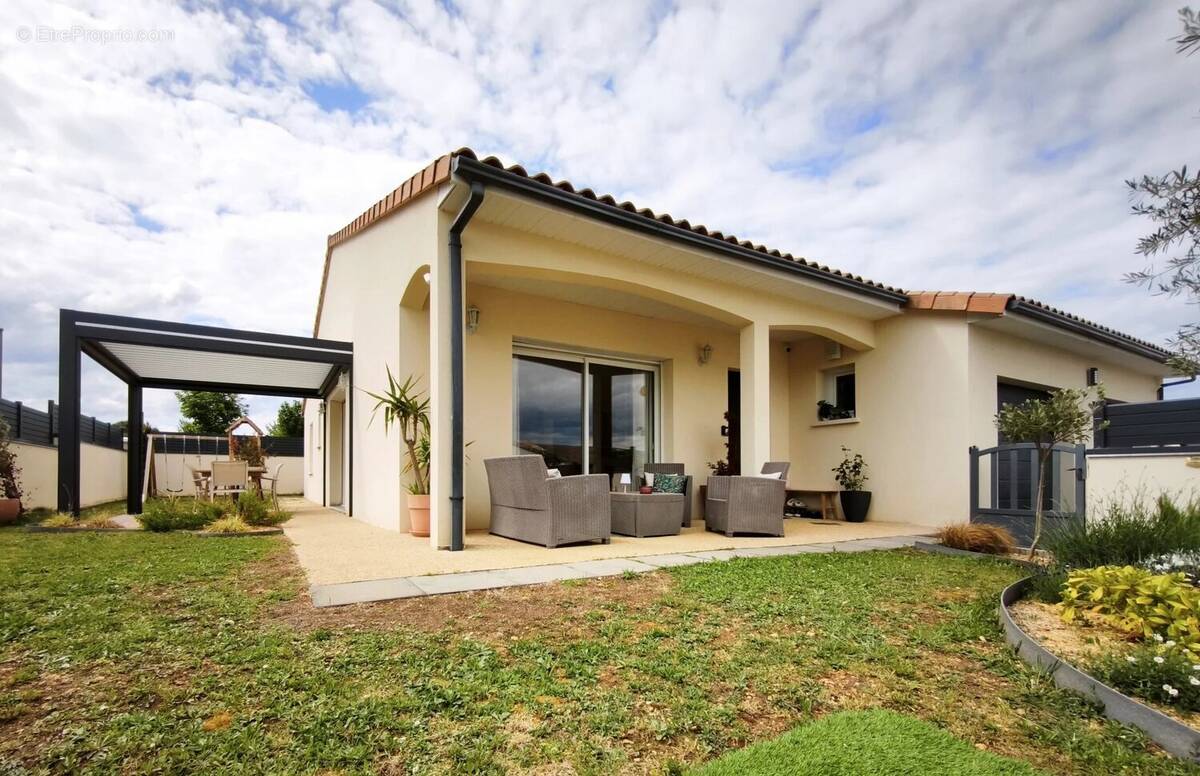 Maison à MONTAMISE
