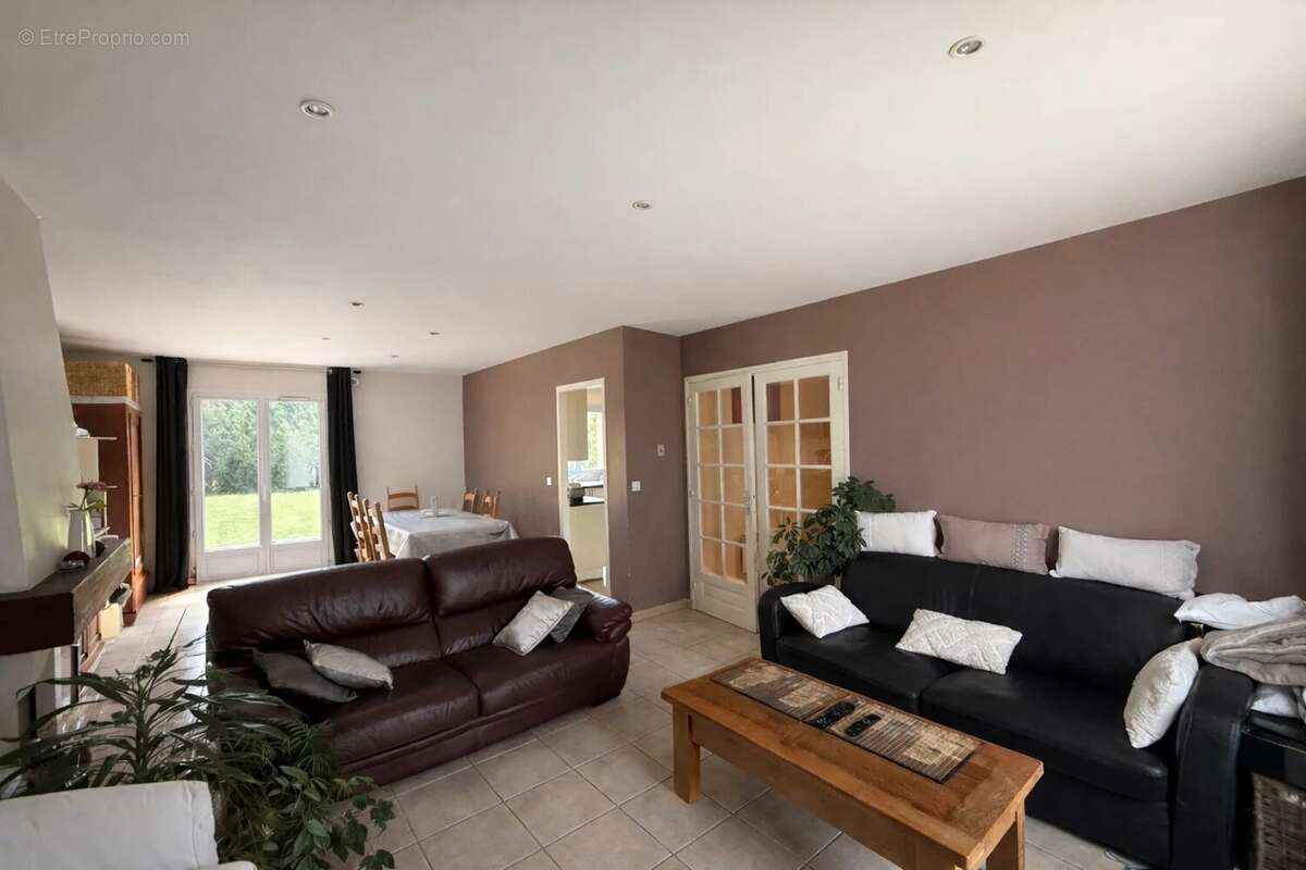 Maison à OLLAINVILLE