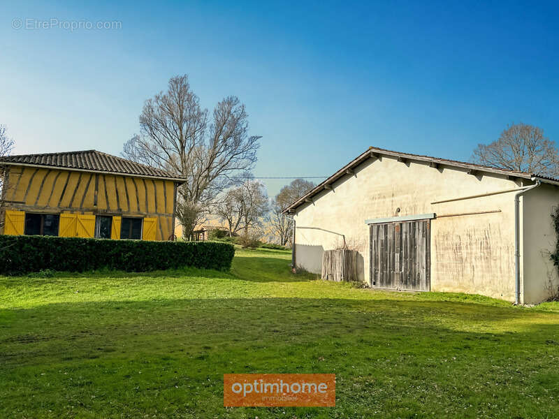 Maison à CASTELNAU-D'AUZAN