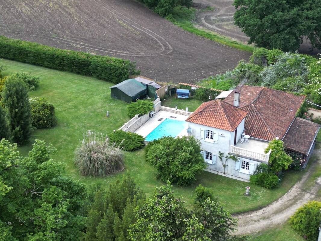 Maison à CHARMANT