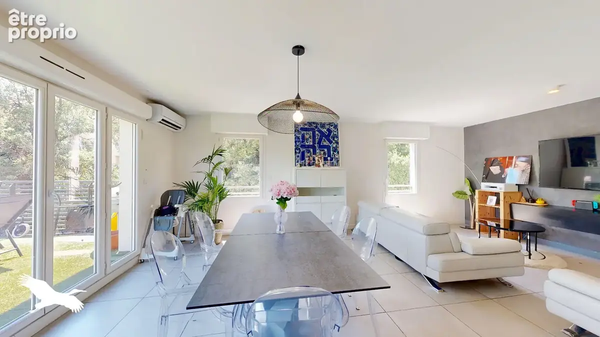 A VENDRE - Marseille 13010, Secteur St Tronc - Appartement 4/5 pièces de 100m² avec terrasse plein ciel de 86m², place de parkin - photo 12