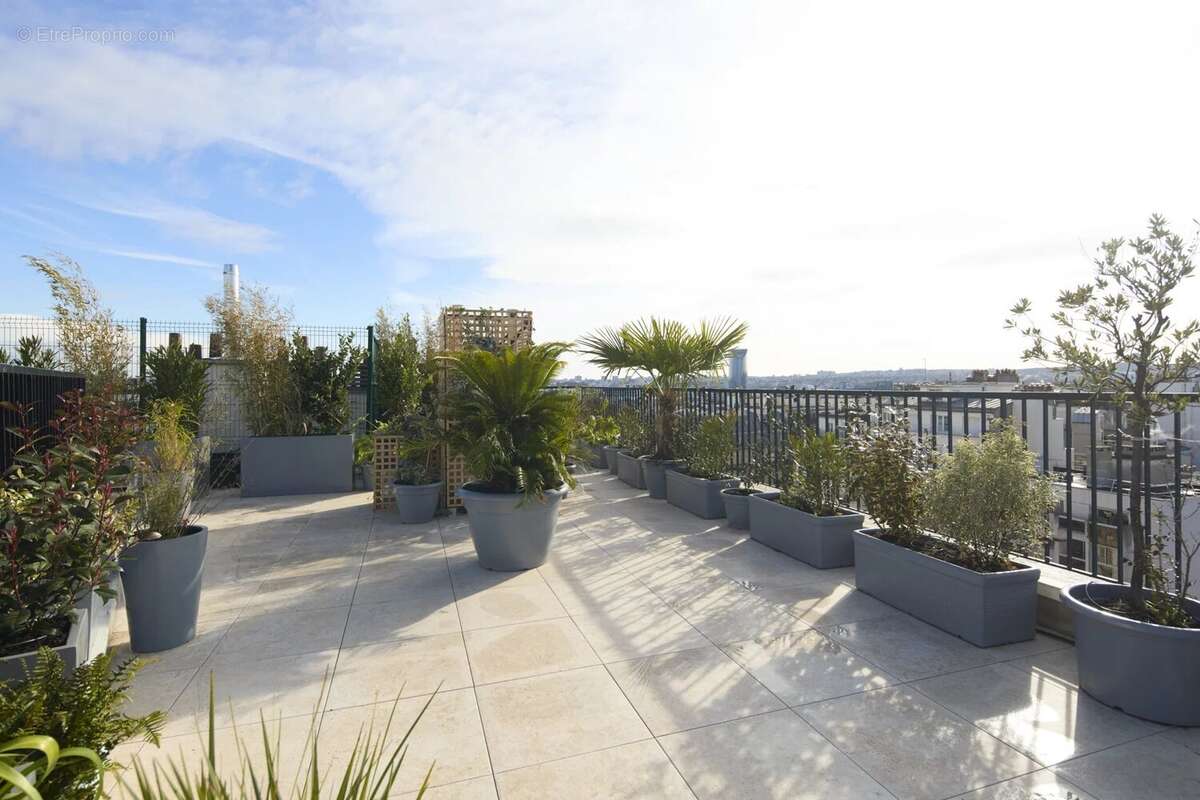 Appartement à PARIS-16E