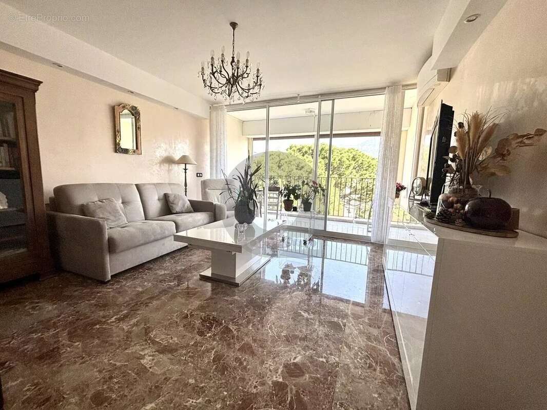 Appartement à ROQUEBRUNE-CAP-MARTIN