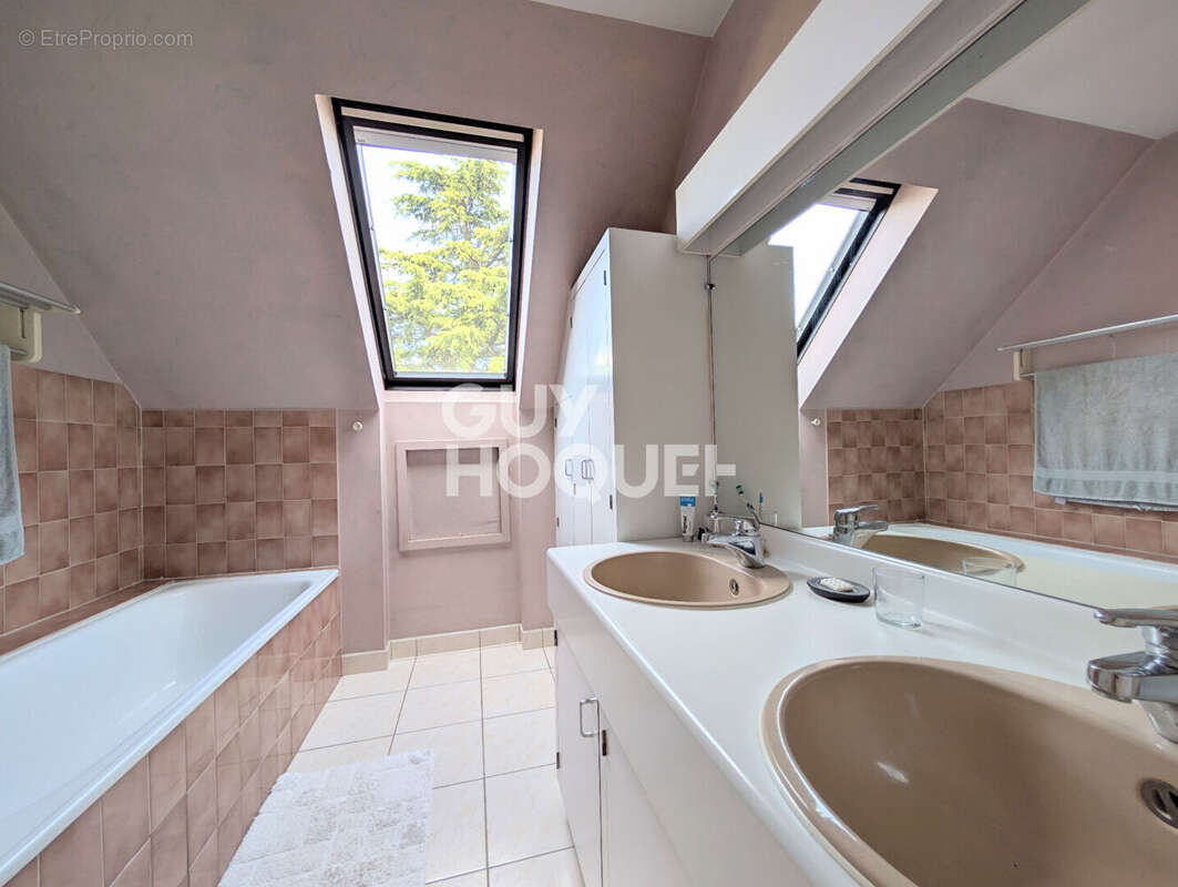 Maison à DECINES-CHARPIEU