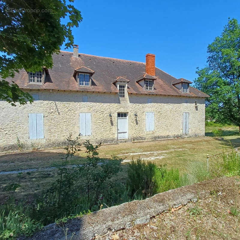Belle maison de maître sur 10 Ha de prairies et de bois - photo 2
