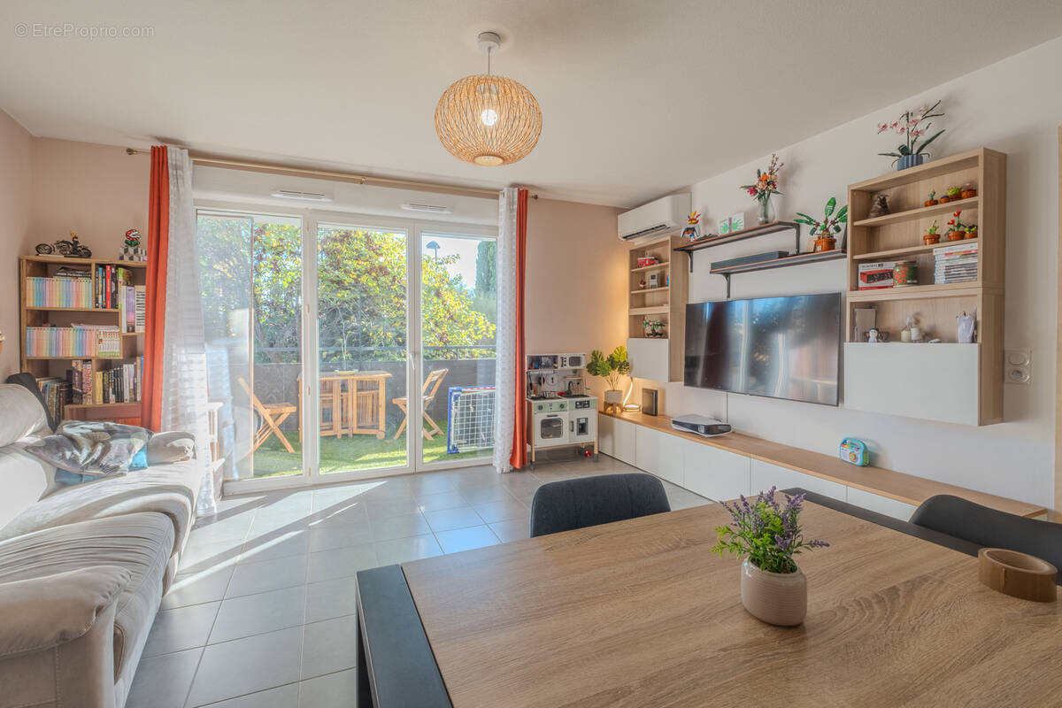 Appartement à CHATEAUNEUF-LES-MARTIGUES