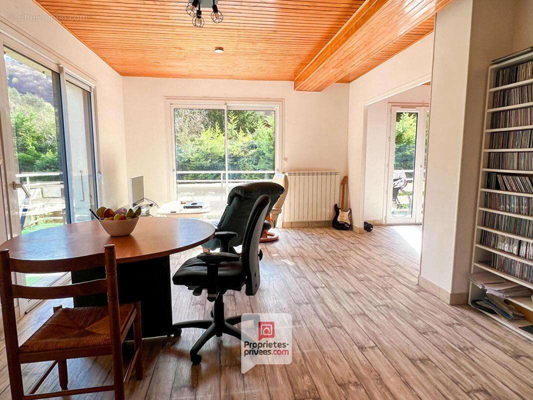 Appartement à GIERES