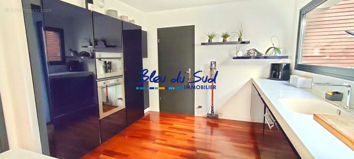 Cuisine - Maison à RODES