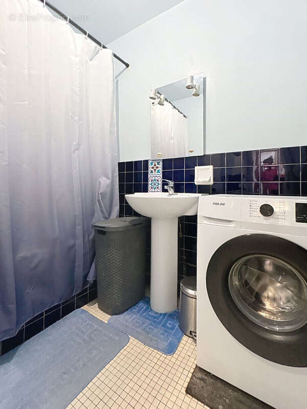 Appartement 4 pièce(s) 73 m2 avec deux balcons au pied du métro L.11 Carnot - photo 15
